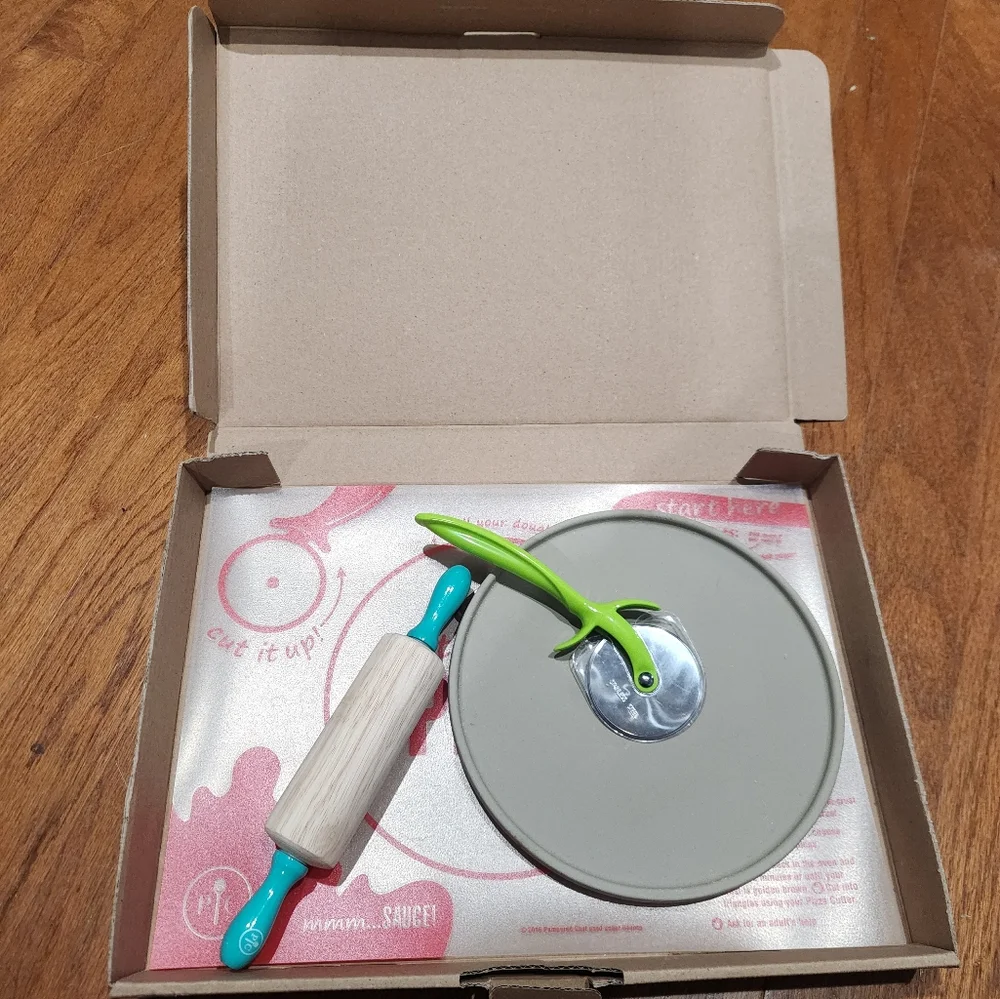 Pampered Chef kids pizza‎ kit